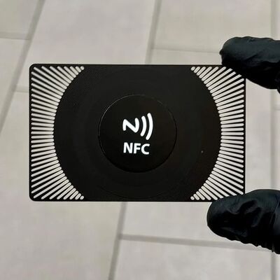 Niestandardowa metalowa wizytówka NFC NTAG216 888 bajtów 13,56 MHz RFID ze stali nierdzewnej